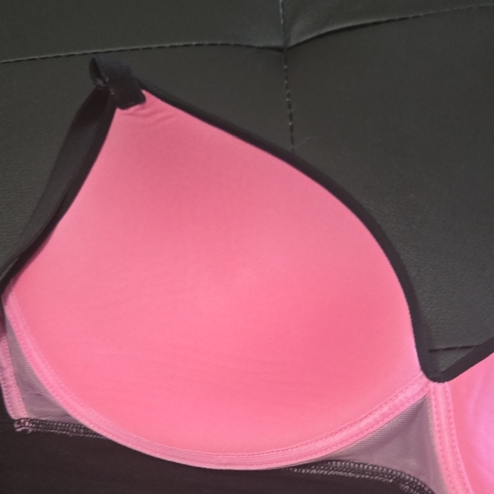 Victoria's Secret Black and Red Heart Bra - Picture 4 of 7